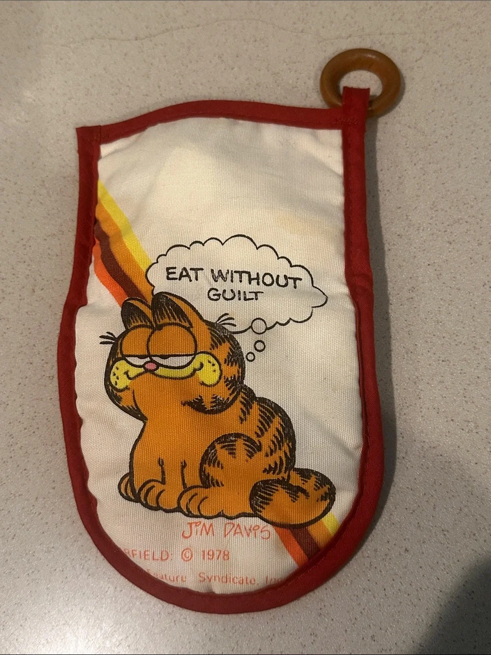 Garfield 'Eat Without Guilt' Cat Oven Mitt - Red Trim